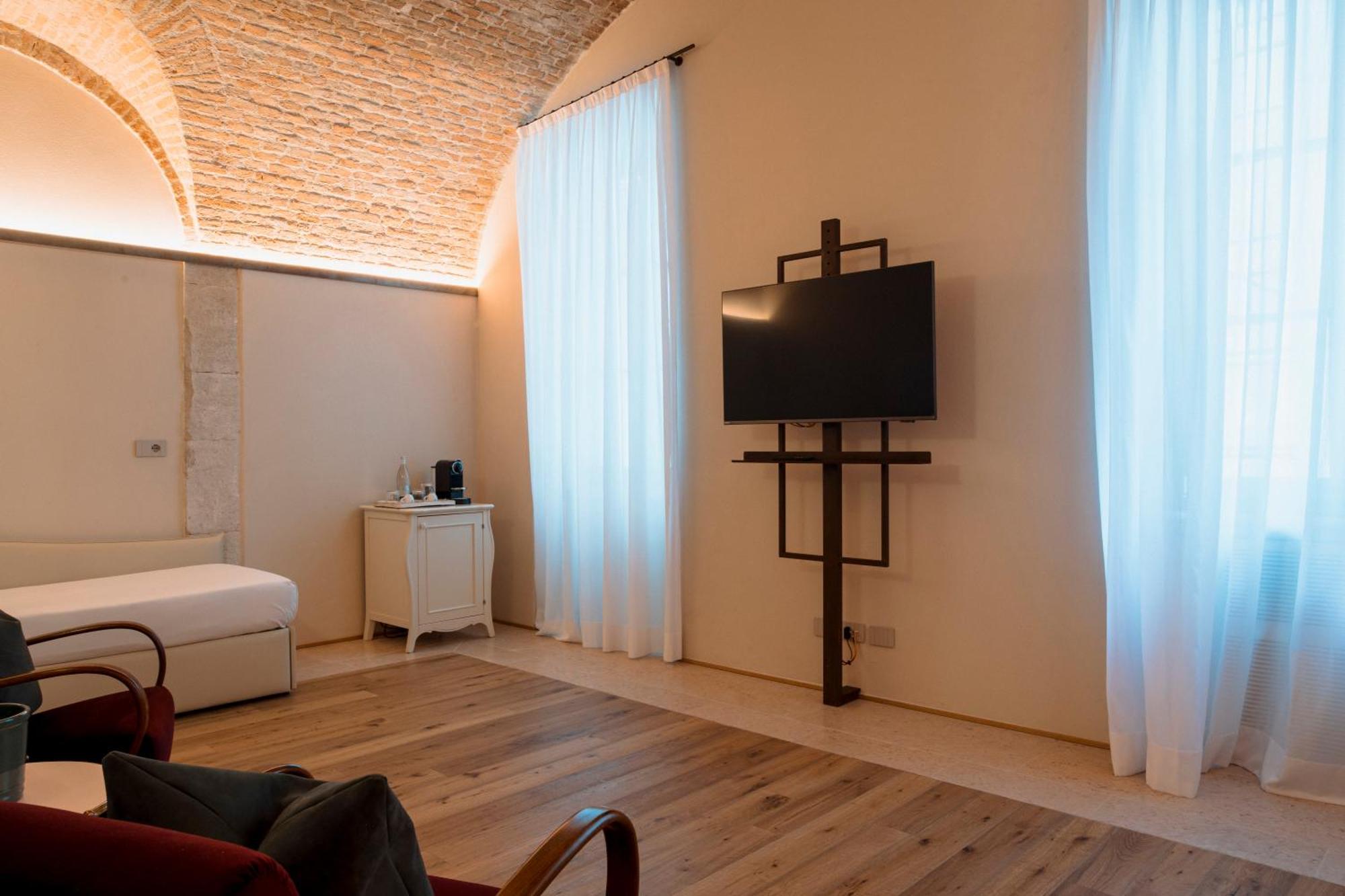 Pavillon Suite & Apartments 페스키에라델가르다 외부 사진